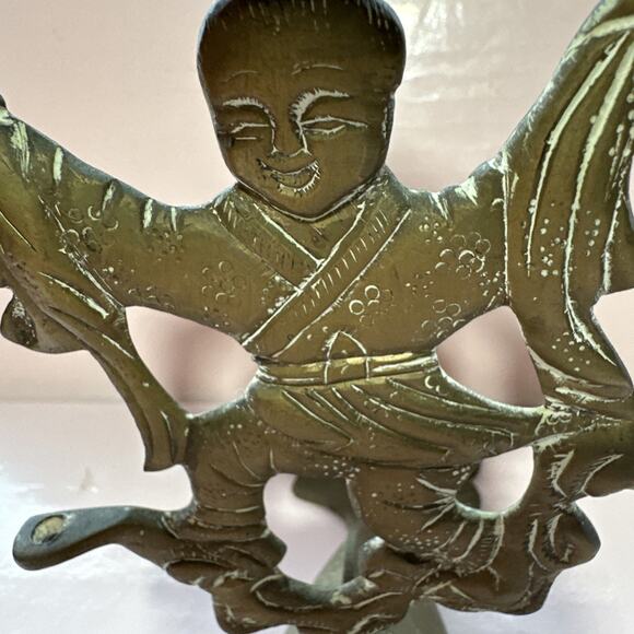 Vintage Brass Ornate Decorative Display Stand Gong Bell / Incense Fish Bottom - Picture 7 of 9